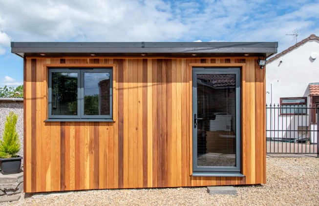 Houten Tuinhuis met Enkel glas