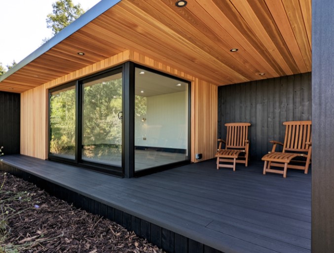 tuinhuis geimpregneerd hout met overkapping